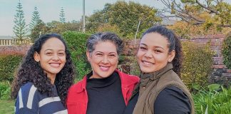 Alison Geduld (centre) and her oldest daughter, Savannah Steyn (right), are celebrating their first graduations as Alison’s youngest daughter, Dakota Steyn (left), image: news.uct.ac.za
