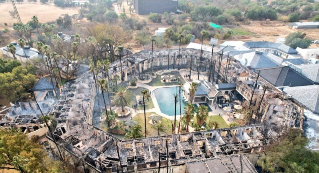 The beautiful home away from home for many travelers around the country, Mmabatho Palms Hotel in Mahikeng is in ashes. Image: Twitter.