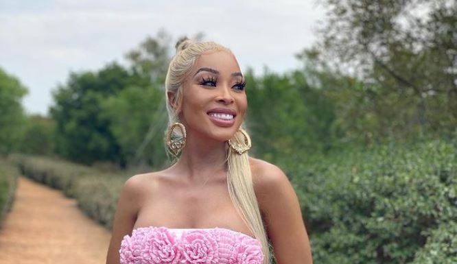Khanyi who won at the Feather awards.
