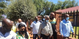 Former President Thabo Mbeki arrives at the Holy Family Colleage in Parktown to cast his vote. The colleage is a stone's throw away from the Thabo Mbeki Foundation. When asked who he is voting for, Mbeki said: "It is a secret ballot". Image: George Matlala.